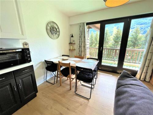 Appartement Appartement La Salle-les-Alpes, 1 pièce, 4 personnes - FR-1-330F-208 FAUCONNIER - CHEMIN DE CHAMP FERRAUD CHEMIN DE CHAMP FERRAUD - 1ER ETAGE La Salle-Les-Alpes