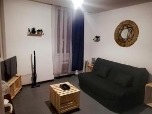 Appartement La Seyne Centre ancien avec STATIONNEMENT INCLUS 36 Cours Louis Blanc 83500 La Seyne-sur-Mer Provence-Alpes-Côte d\'Azur