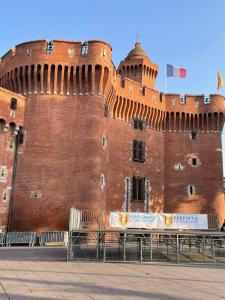 Appartement La Suite du Castillet 2eme étage 6 Rue Grande des Fabriqués 66000 Perpignan Languedoc-Roussillon