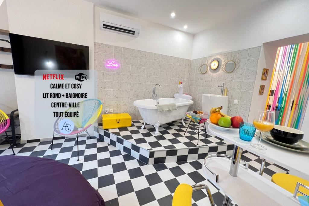 Appartement La Suite PopArt - BaignoireLit Rond 68 Rue Terrusse 13005 Marseille