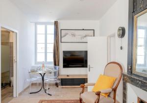 La Suite VOLTAIRE (HYPER CENTRE-WIFI-NETFLIX)