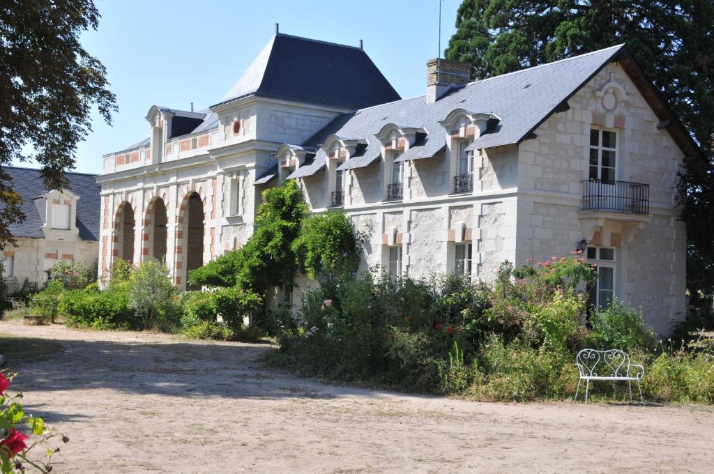 La Terrasse de L'Orangerie du Château - Art Nouveau - GITE 2 Personnes L'Orangerie 18 Route de la Chaussée, 49650 Brain-sur-Allonnes