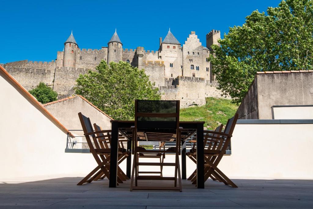La terrasse de La Tour Pinte. 70 rue de la barbacane, 11000 Carcassonne