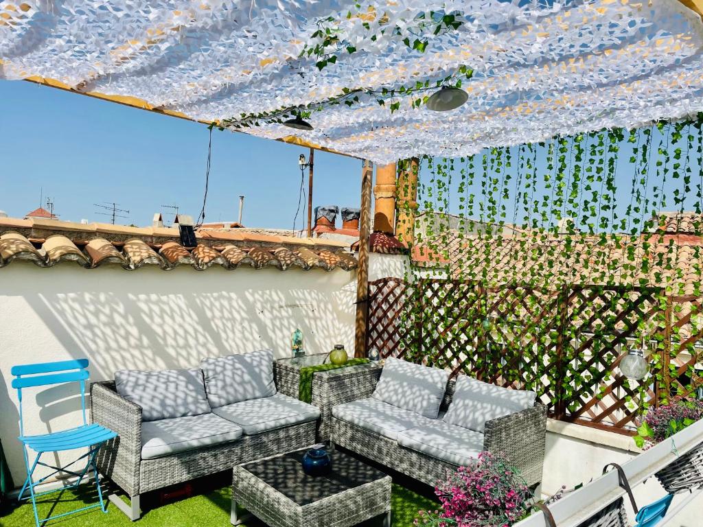 Appartement La Terrasse des Arènes 32 Rue de l'Aspic Appt 33 30000 Nîmes