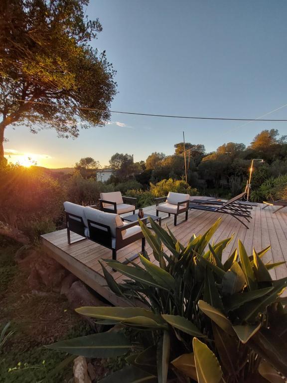 Appartement LA TERRASSE DES LAURIERS SUR L'ÎLE DU LEVANT 65 de la corniche 60 ÏLE DU LEVANT 83400 Île du Levant