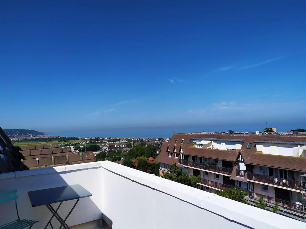 La terrasse vue mer à 5 min de la plage rue de Lassay, résidence de la Corniche, 14910 Blonville-sur-Mer