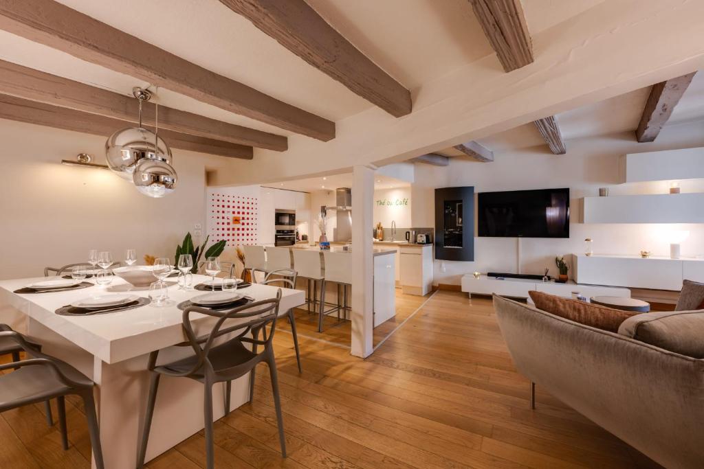 La Tour du Lac - Bel appartement en plein coeur d'Annecy 3 rue Filaterie, 74000 Annecy