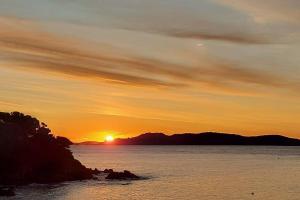 La Tour Fondue Appartement vue mer Grand T2 face a Porquerolles Drap serviette non fournis