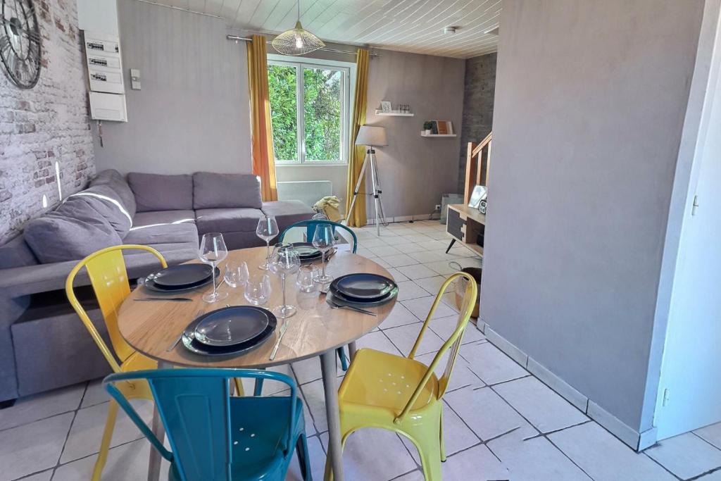 La Tour Fondue Appartement vue mer Grand T2 face a Porquerolles Drap serviette non fournis 83400 Hyères