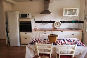 Appartement LA VERRIERE DES HALLES - INTRA-MUROS - PROCHE Place Pie 46 Rue Paul Sain 84000 Avignon Provence-Alpes-Côte d\'Azur