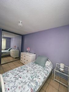 Appartement La Violette Chambre privée POUR FEMMES ONLY WOMEN Vénissieux proche métro tramway 1er étage, la 2eme porte à droite 47B Rue Joannes Vallet 69200 Vénissieux Rhône-Alpes