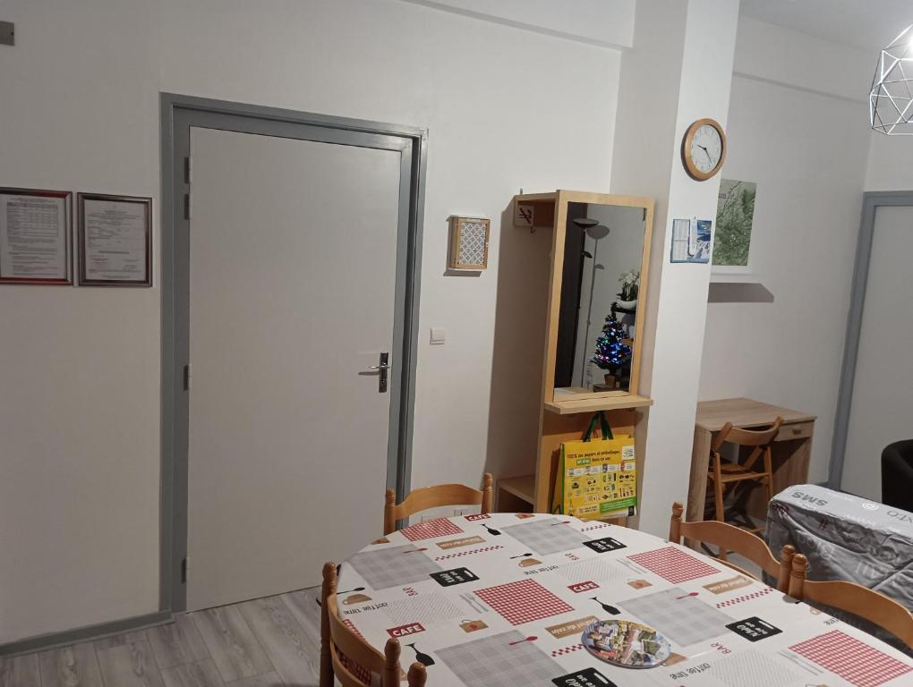 LA VOLIERE des PICS 29 Avenue Georges Clemenceau, 63240 Le Mont-Dore