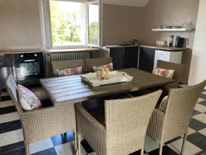 Lac De Lumiere. Relax with rural lakeside living