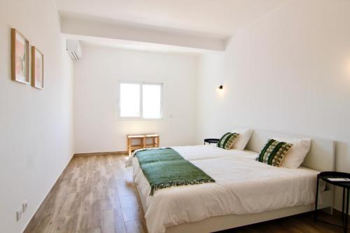 Lagoa Central by Homing