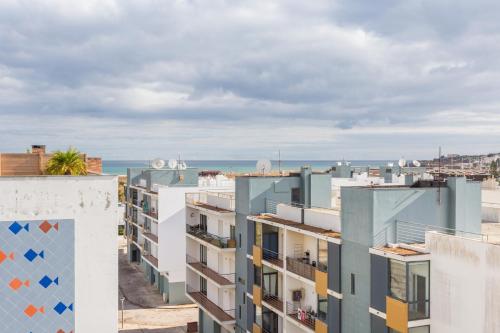 Lagos Marina apartment with pool & gym