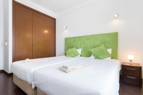 Lagos Marina apartment with pool & gym