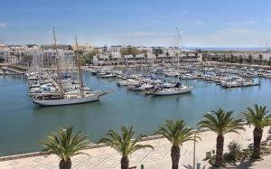 Lagos Marina view apt on main avenue near beaches