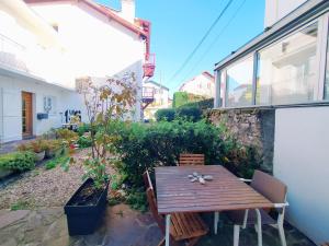 Lalanne Btz, Duplex Jardinet près de la Plage