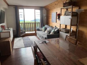 Appartement Lama-Gîte-des-Puys T3 Lamado vue époustouflante sud avec grande terrasse 676C 9 Route du Chambourguet 63610 Super-Besse Auvergne