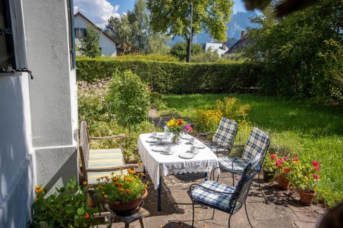 Landhauswohnung mit wildromantischem Garten