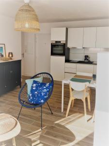 LAPEROUSE 2B coeur de ville et plage à pied pour 4 - parking privé gratuit
