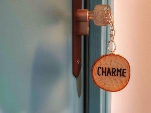 LARBRENVILLE/STUDIO CHARME