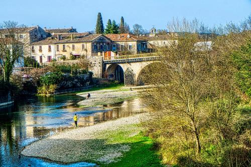 Large 3-Bed apartment in medieval quarter of SAUVE