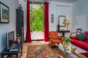 Large 3-Bed apartment in medieval quarter of SAUVE