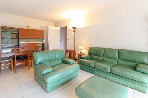 Large 3 rooms apartment with south facing terrace - BENAKEY