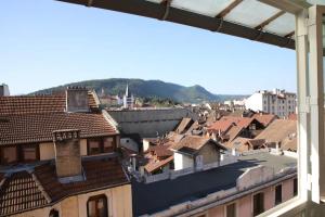 Large 5 rooms with garage in the city center