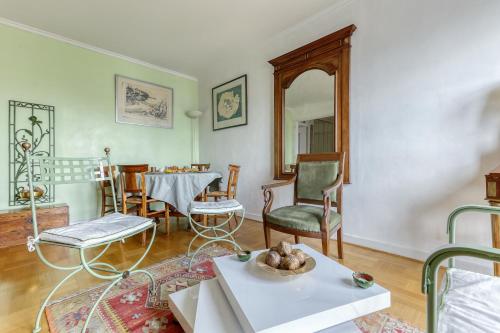 Large and Bright 2 Bdrs Flat with View - Paris 20