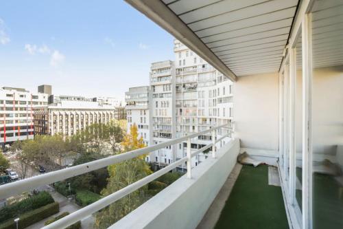 Large and bright flat 4 min walking to Paris La Défense Arena - Welkeys