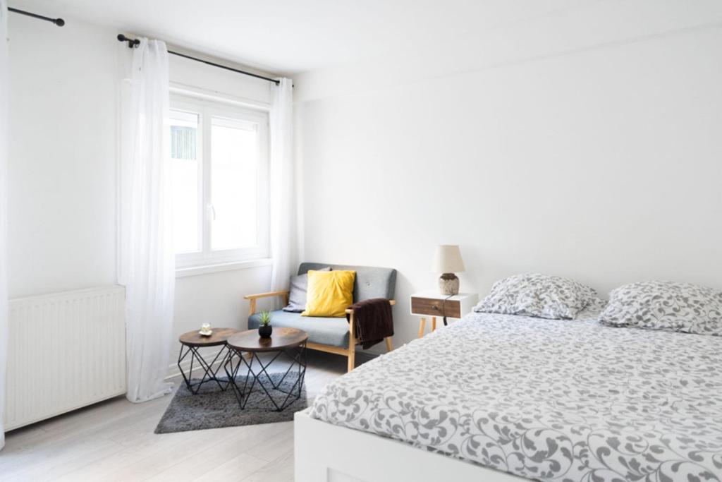 Large and bright studio in the heart of Montmartre 8 Passage Cottin, 75018 Paris