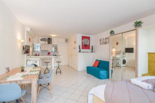 Large and bright studio with AC at the heart of Avignon - Welkeys