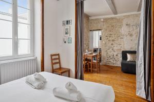 Large and charming studio in the heart of La Rochelle - Welkeys
