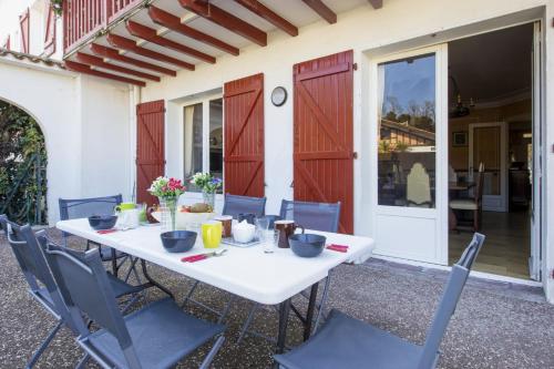 Large and elegant flat with terrace 5 min to Hendaye beach - Welkeys