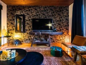 Large apartment near Willingen with a beautiful garden on the river Aarbach