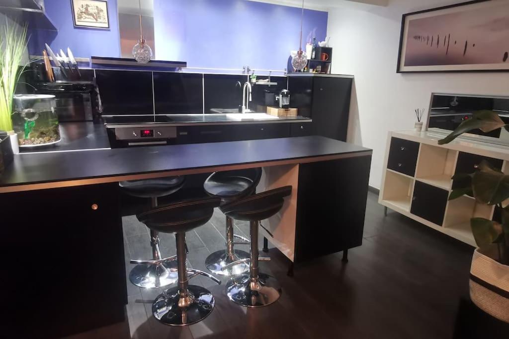 Large atypical & quaint studio 10 Rue Drevet, 75018 Paris