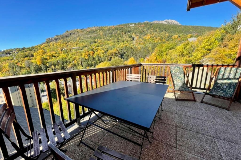 Appartement Large chalet with terrace and view in Briançon 14 Impasse Pic Jean Rey 05100 Briançon