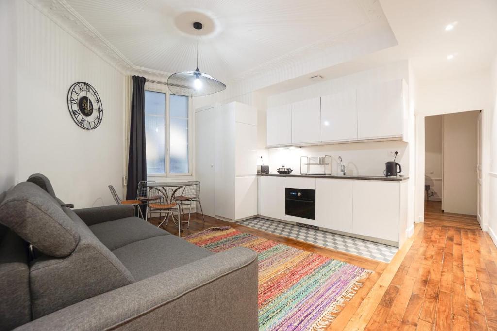 Large Flat At 2 Steps From The Eiffel Tower 27 Avenue de Suffren, 75007 Paris