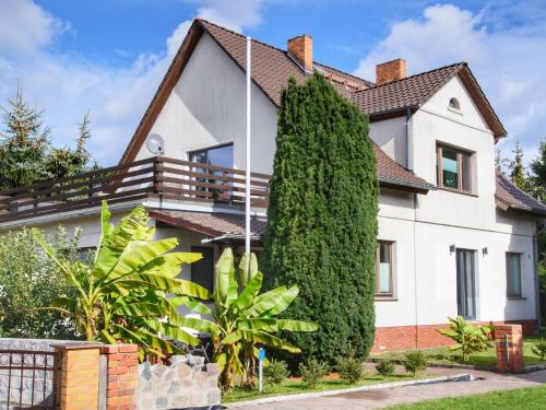 Large holiday home with roof terrace and big garden with lounge area and grill