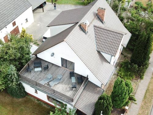Large holiday home with roof terrace and big garden with lounge area and grill