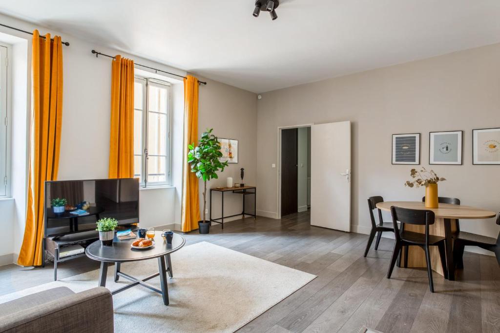 Large modern and calm flat at the doors of Panier in Marseille - Welkeys 82 boulevard des Dames, 13002 Marseille