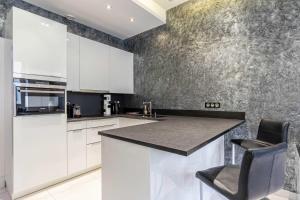 Large renovated studio - rue Hoche - Cannes center