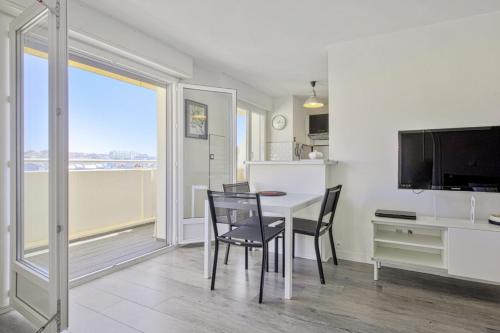 Large studio design w balcony at the heart of Biarritz - Welkeys