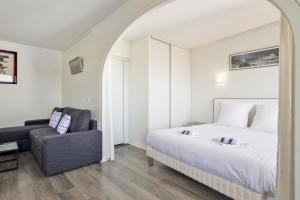 Large studio design w balcony at the heart of Biarritz - Welkeys