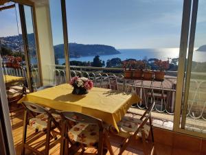 Appartement Large Studio overlooking Villefranche Bay - Parking Bat 2 - 3ème étage 1045 Boulevard Napoléon III 06230 Villefranche-sur-Mer Provence-Alpes-Côte d\'Azur