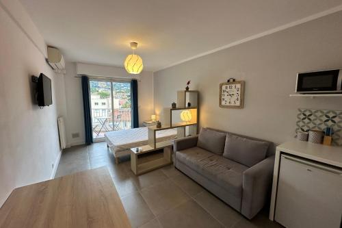 Large Studio Terrace ideal holidays and congresses LIVE IN Le Normandy