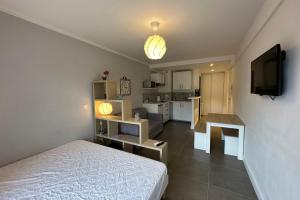 Large Studio Terrace ideal holidays and congresses LIVE IN Le Normandy