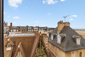Large studio with view on the sea in the famous Trouville Palace - Welkeys